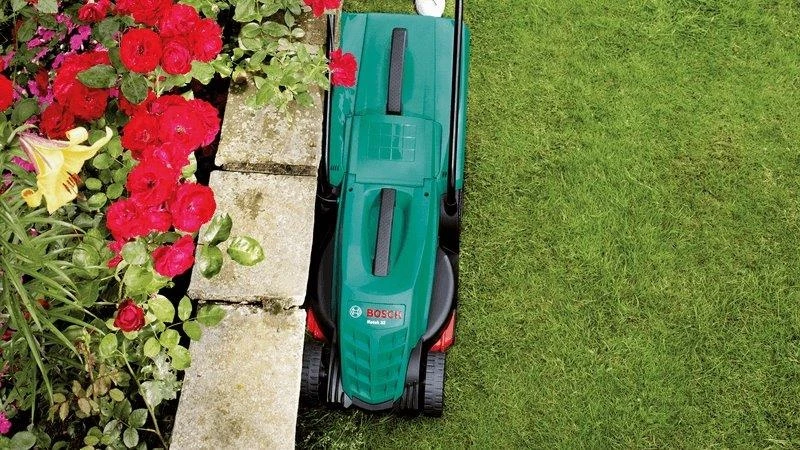 Bosch Rotak 32 R Lawnmower - Image 3